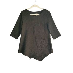 Yushi Women's Black Textured Asymmetrical Art to Wear  3/4 Sleeves Blouse Small